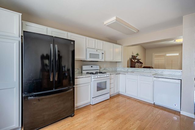 7003 Royal Links Dr, Riverbank, CA 95367