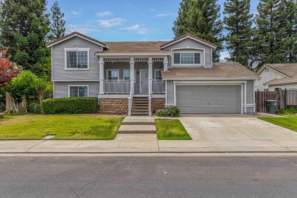 7003 Royal Links Dr, Riverbank, CA 95367