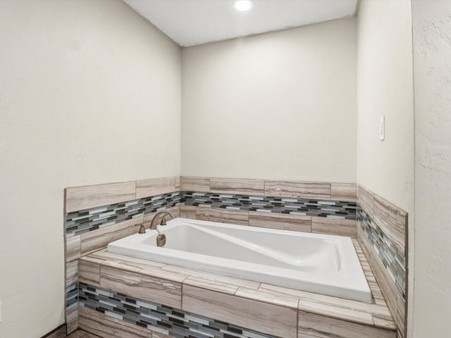 6405 Sonrisa Place NE, Albuquerque, NM 87113