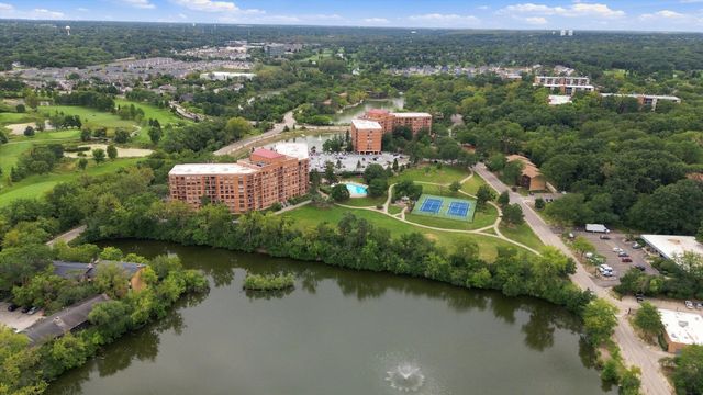 6020 Oakwood Drive 4A, Lisle, IL 60532