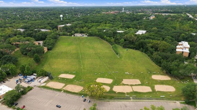 6020 Oakwood Drive 4A, Lisle, IL 60532