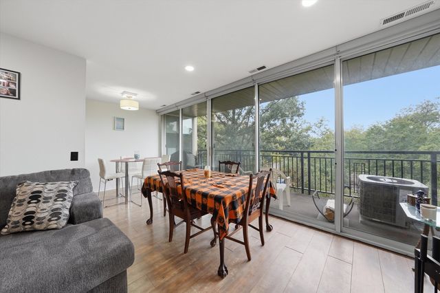 6020 Oakwood Drive 4A, Lisle, IL 60532