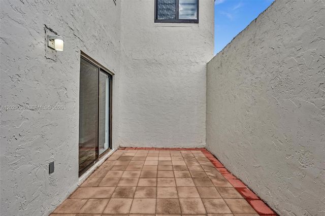 17532 NW 61st CT N, Hialeah, FL 33015