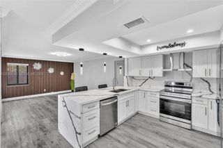 17532 NW 61st CT N, Hialeah, FL 33015