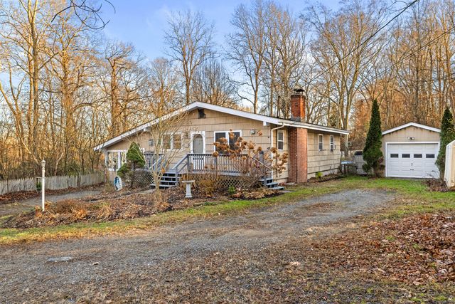 15 Egypt Lane, Clinton, CT 06413