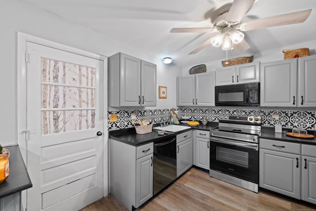 15 Egypt Lane, Clinton, CT 06413