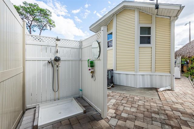 20300 LEONARD ROAD 33, Lutz, FL 33558