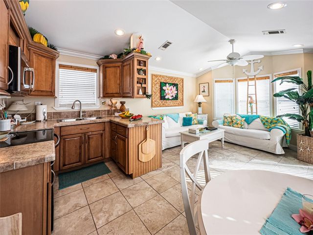 20300 LEONARD ROAD 33, Lutz, FL 33558