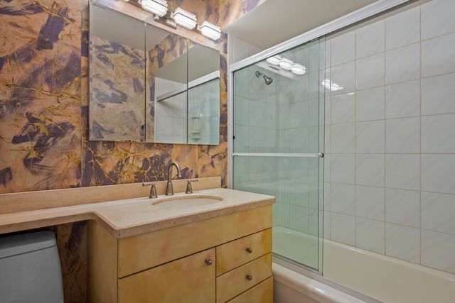 621 Ridge Road, Highland Park, IL 60035