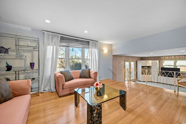 621 Ridge Road, Highland Park, IL 60035