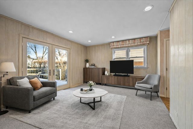 621 Ridge Road, Highland Park, IL 60035