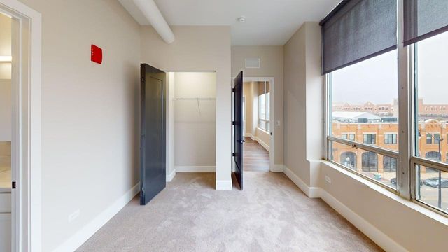 40 DuPage Court 405, Elgin, IL 60120