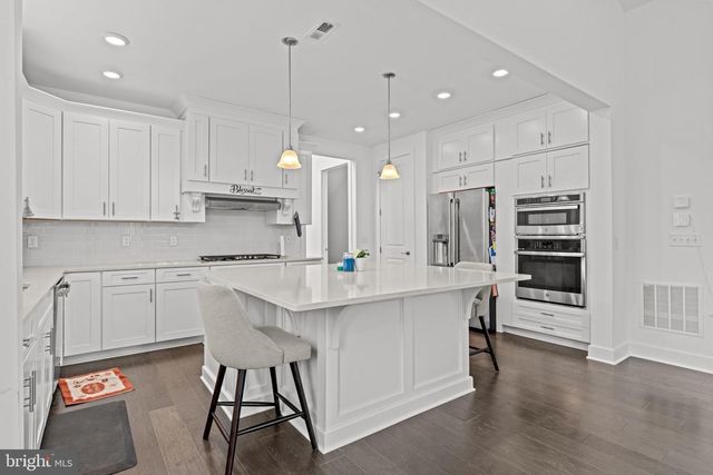 2 DOGLEG LN, Trenton, NJ 08648