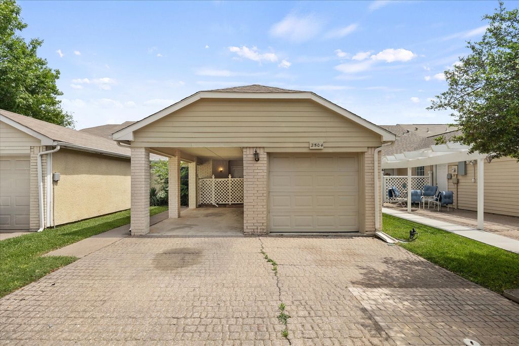 2504 Brook Hollow Court, Mesquite, TX 75150