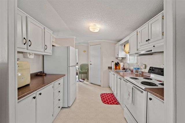 28 Air Force Drive, Pottsboro, TX 75076