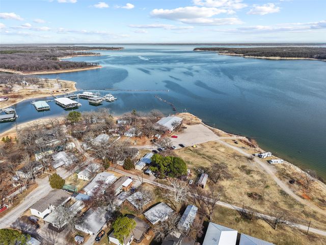 28 Air Force Drive, Pottsboro, TX 75076