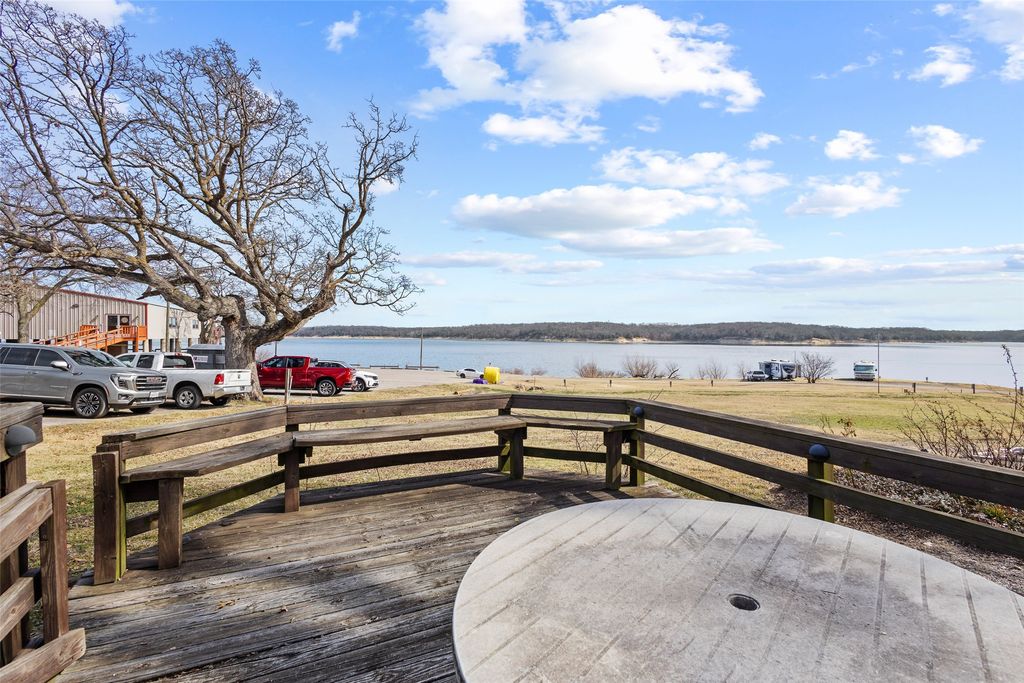 28 Air Force Drive, Pottsboro, TX 75076