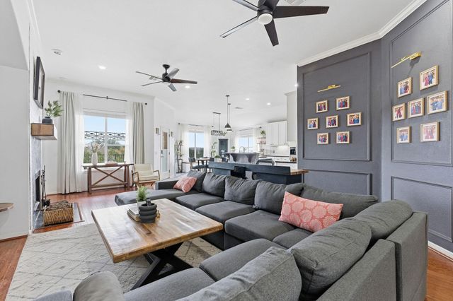 150 Manchester LN, Austin, TX 78737