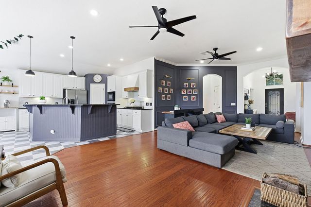 150 Manchester LN, Austin, TX 78737