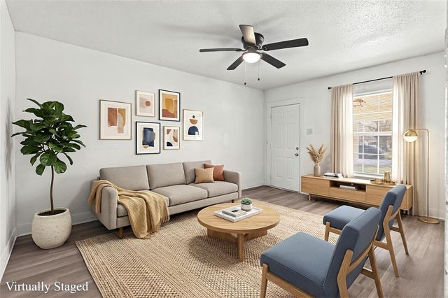 317-319 E B Street, La Porte, TX 77571