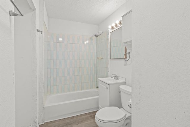 317-319 E B Street, La Porte, TX 77571