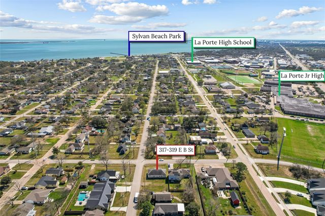 317-319 E B Street, La Porte, TX 77571