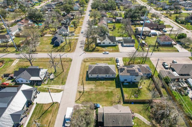 317-319 E B Street, La Porte, TX 77571