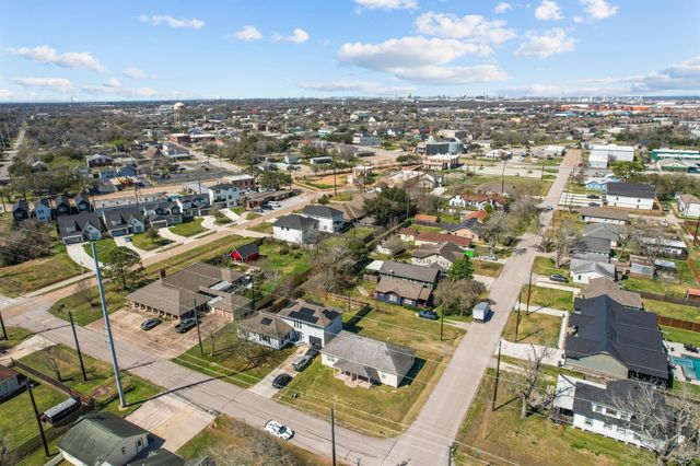 317-319 E B Street, La Porte, TX 77571