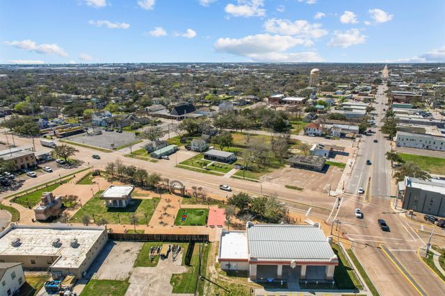 317-319 E B Street, La Porte, TX 77571