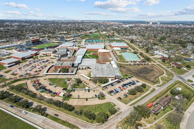 317-319 E B Street, La Porte, TX 77571