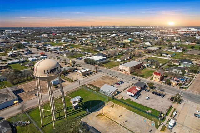 317-319 E B Street, La Porte, TX 77571