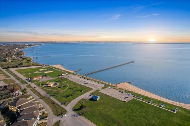 317-319 E B Street, La Porte, TX 77571