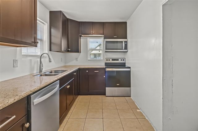 317-319 E B Street, La Porte, TX 77571