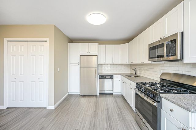 463-465 Main St A, Islip, NY 11751