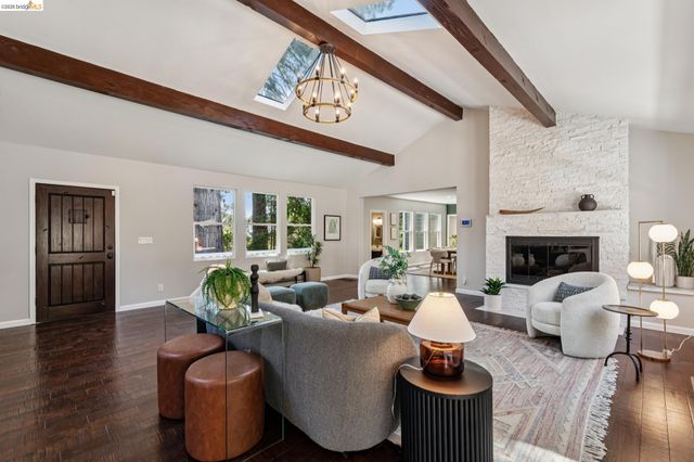 6281 Aspinwall Rd, Oakland, CA 94611