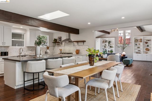 6281 Aspinwall Rd, Oakland, CA 94611