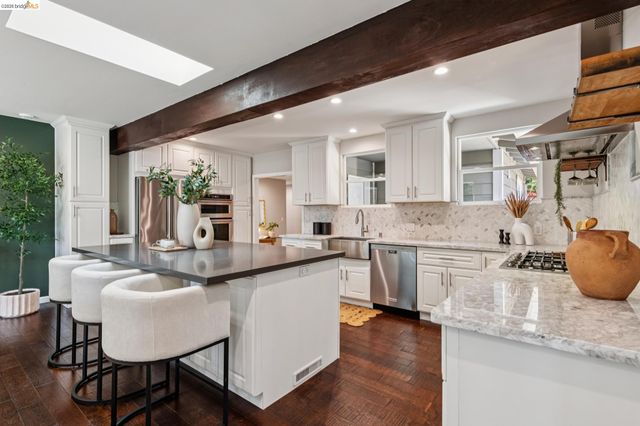 6281 Aspinwall Rd, Oakland, CA 94611