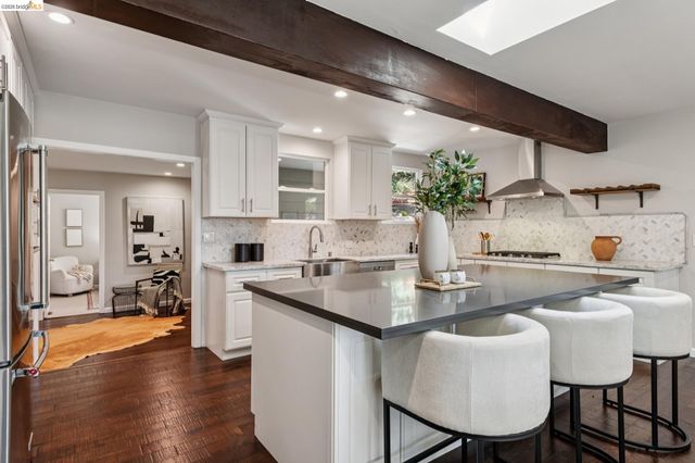 6281 Aspinwall Rd, Oakland, CA 94611