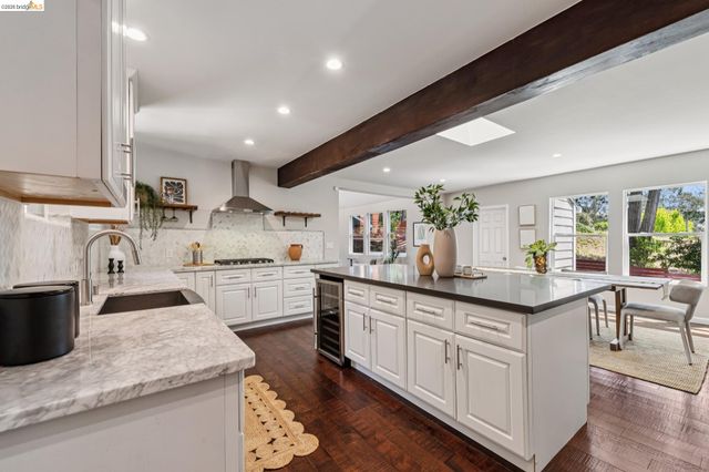6281 Aspinwall Rd, Oakland, CA 94611