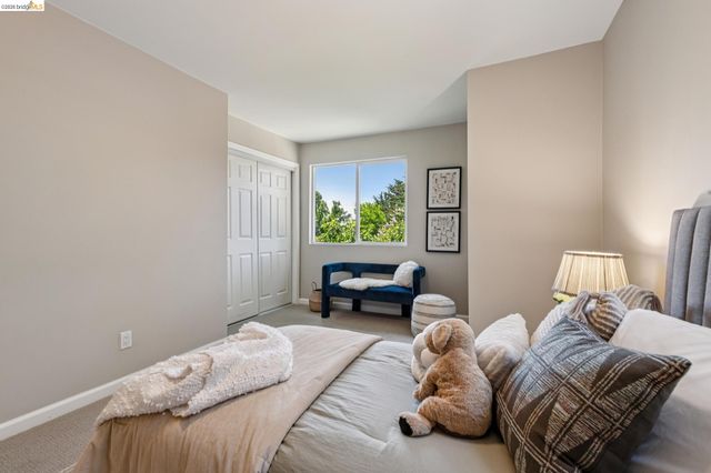 6281 Aspinwall Rd, Oakland, CA 94611