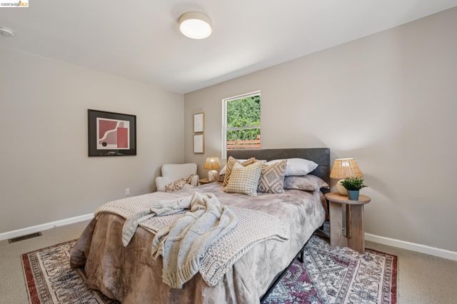 6281 Aspinwall Rd, Oakland, CA 94611