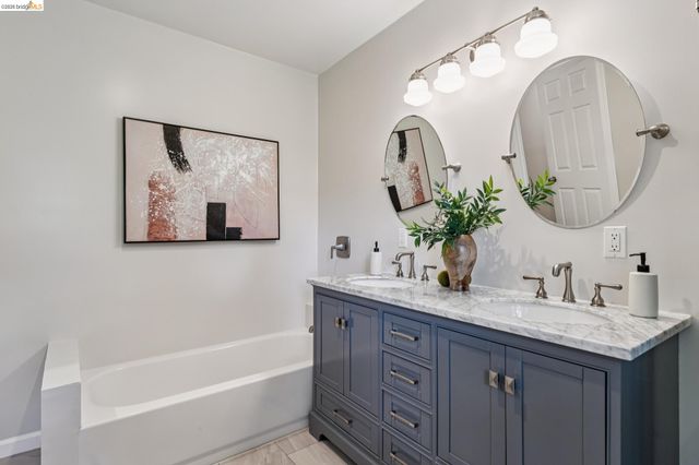 6281 Aspinwall Rd, Oakland, CA 94611