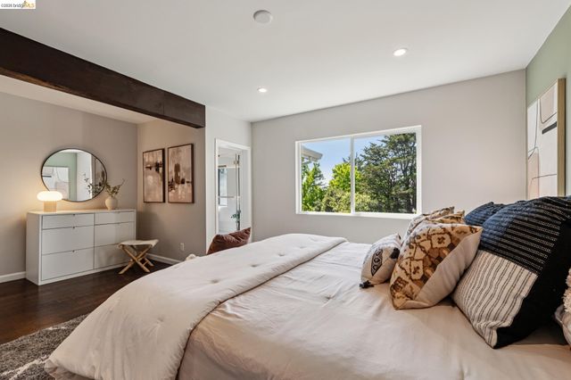 6281 Aspinwall Rd, Oakland, CA 94611