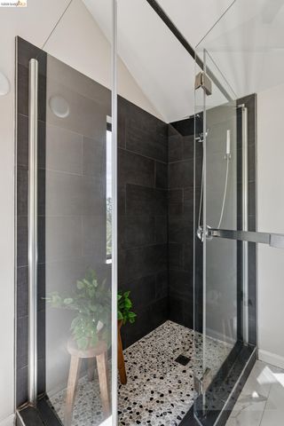 6281 Aspinwall Rd, Oakland, CA 94611
