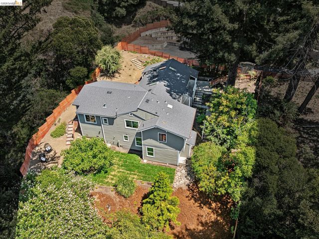 6281 Aspinwall Rd, Oakland, CA 94611