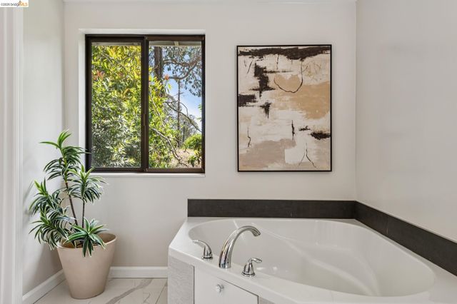 6281 Aspinwall Rd, Oakland, CA 94611