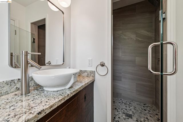6281 Aspinwall Rd, Oakland, CA 94611