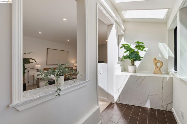6281 Aspinwall Rd, Oakland, CA 94611