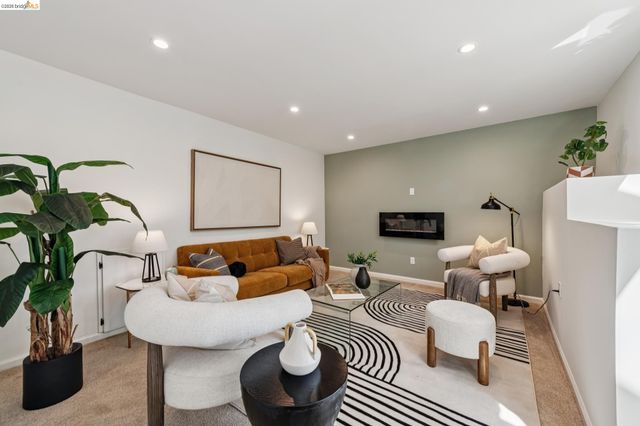 6281 Aspinwall Rd, Oakland, CA 94611