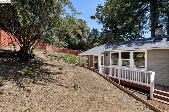 6281 Aspinwall Rd, Oakland, CA 94611